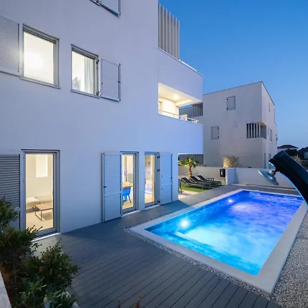 Dina & Laura Luxury In Villa Privlaka (Zadar)