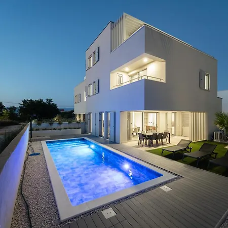 Villa Dina & Laura Luxury In *