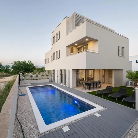 Dina & Laura Luxury In
